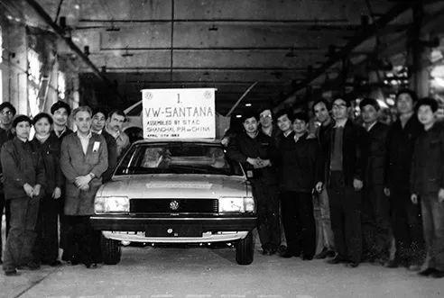 宜人配资 40年前的上海车展！万人排队看首款桑塔纳，锦江饭店复印机被用坏，技术人员连夜手抄资料